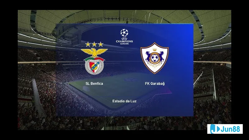 Các cầu thủ Benfica và Qarabag giao tranh gay gắt trên sân cỏ