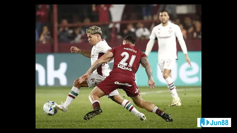 Hình ảnh hành động trong trận đấu giữa Fluminense và Lanus