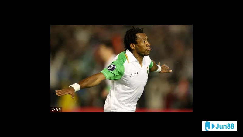 Tiền đạo Mohamed Tchite của Racing Santander trong trận đấu