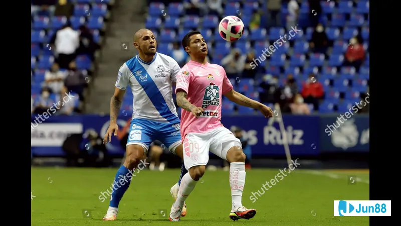 Hình ảnh hành động trong trận đấu giữa Puebla và Pachuca